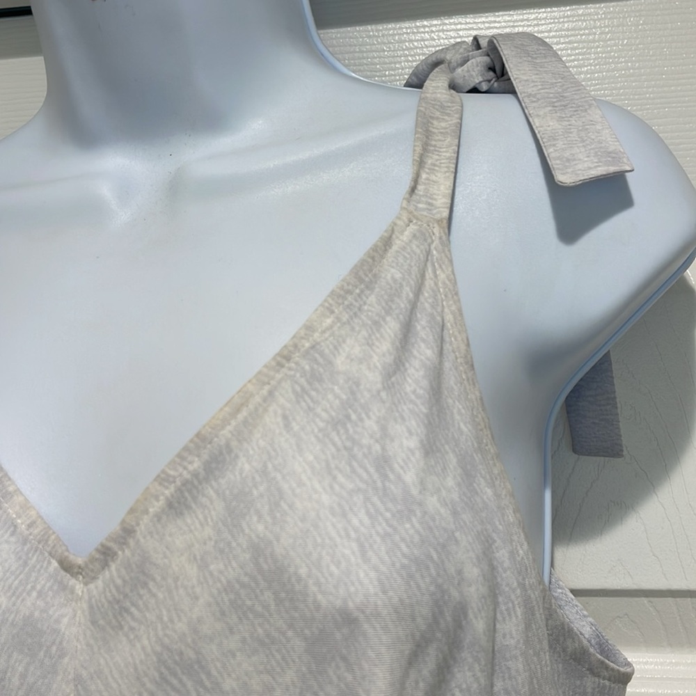 Sam and Jess Blue Gray Romper Flowy Leg Size Medium M Rayon - Picture 10 of 11